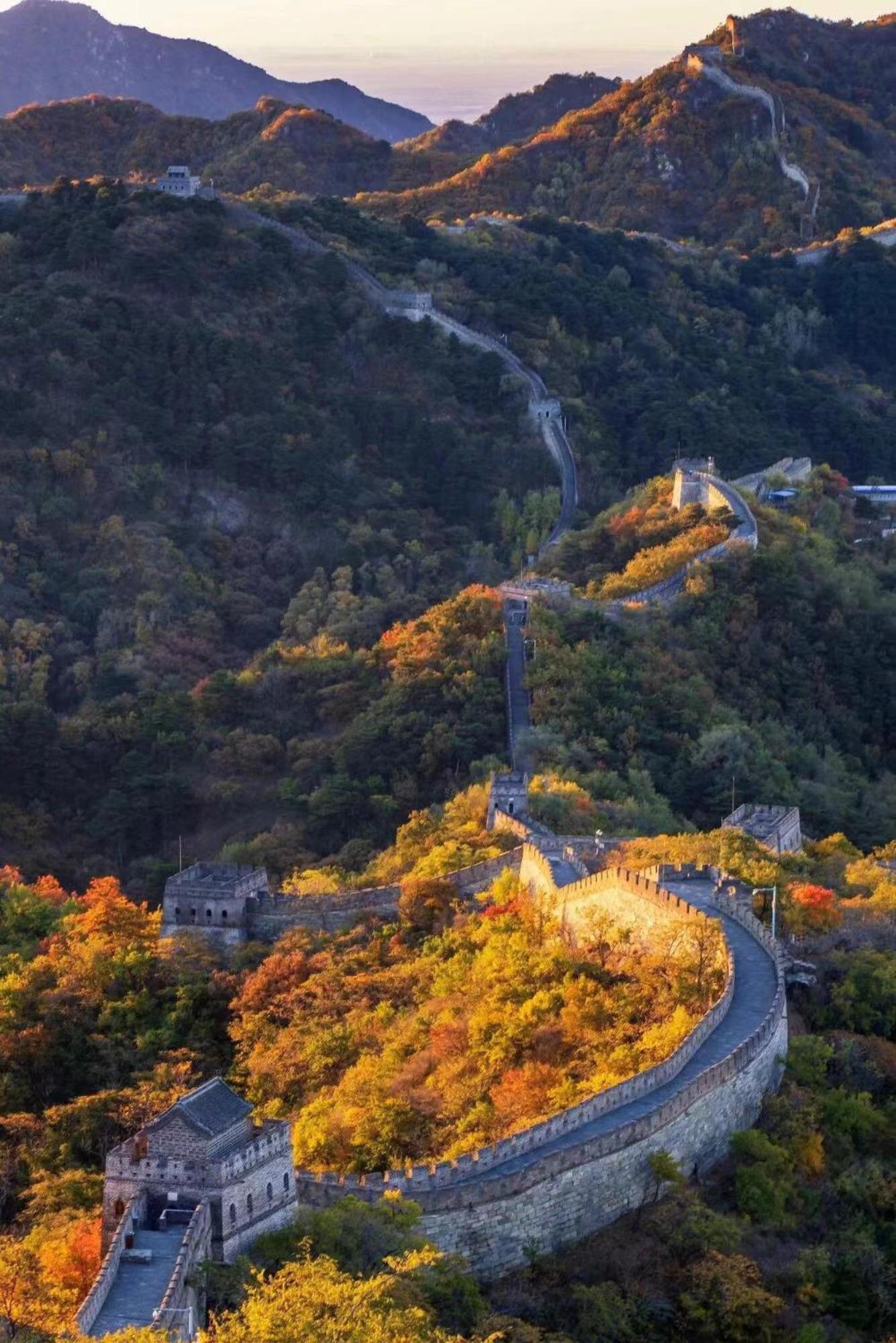 East Sacred ᴸᴱo---foreign Accept---tourism Service English-speaking 丨 Near Tiananmen Forbidden City丨very Close To Metro Zhangzizhong And Beixinqiao 丨european Foot Ball English丨free Advance Tickets And Laundry Drying Service Coffee Snacks Hotel 4*
