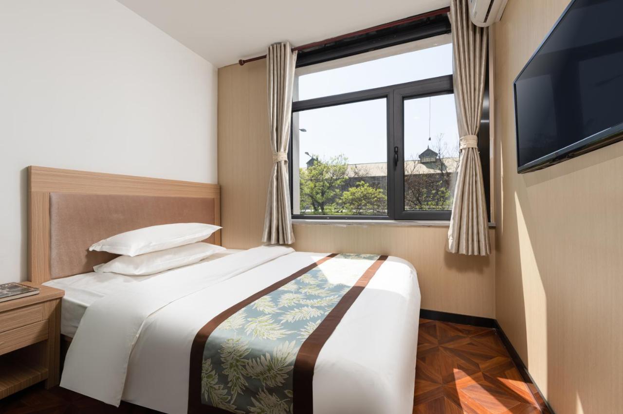East Sacred Hotel: Near Tiananmen & Metro, Free Amenities