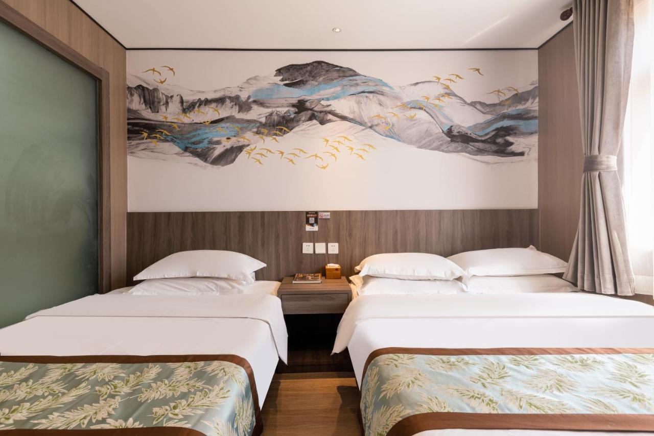 East Sacred Hotel: Near Tiananmen & Metro, Free Amenities Pequim