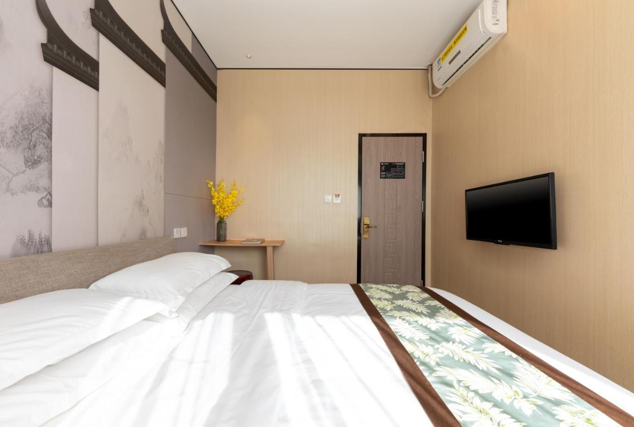 East Sacred Hotel: Near Tiananmen & Metro, Free Amenities
