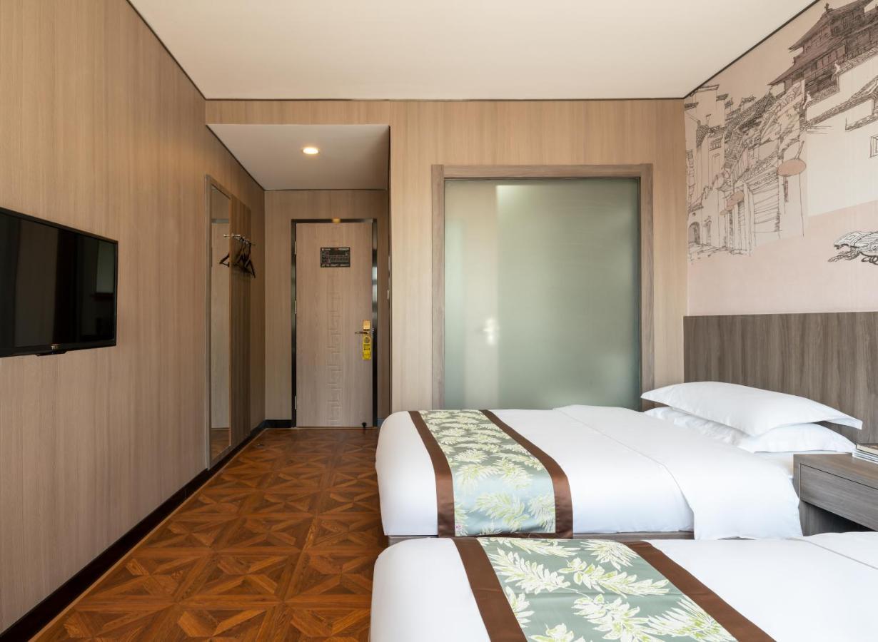 East Sacred Hotel: Near Tiananmen & Metro, Free Amenities