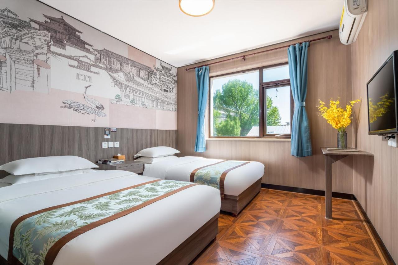 East Sacred Hotel: Near Tiananmen & Metro, Free Amenities Pequim