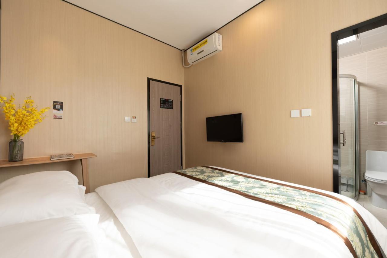 East Sacred Hotel: Near Tiananmen & Metro, Free Amenities Pequim